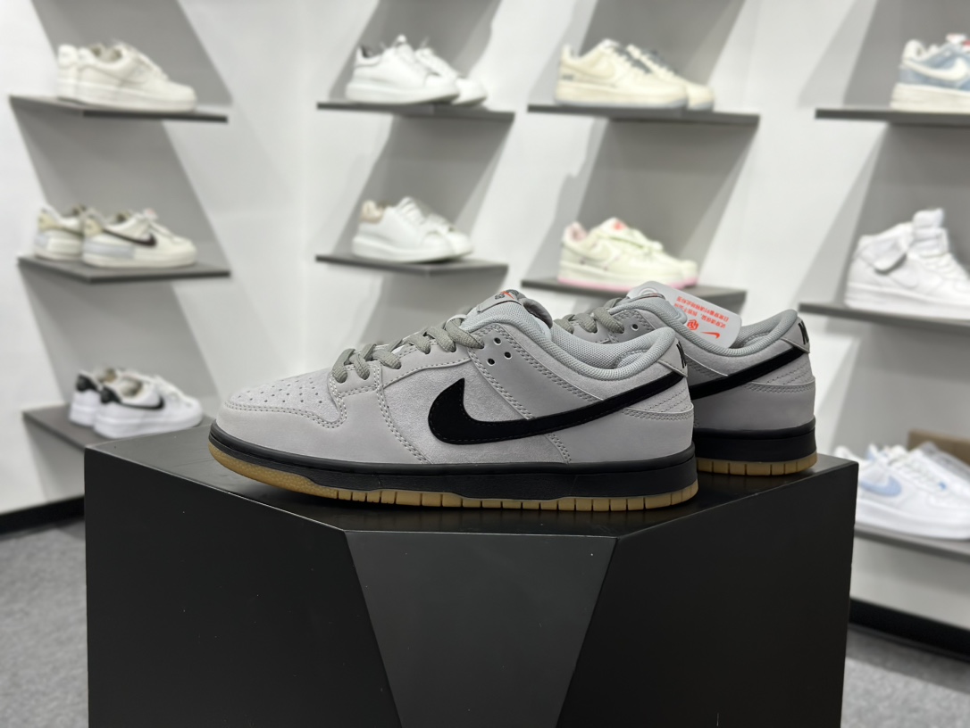 220 NIKE DUNK SB LOW 全新配色 SB顾名思义具有经典的Dunk血缘 FJ1674-002