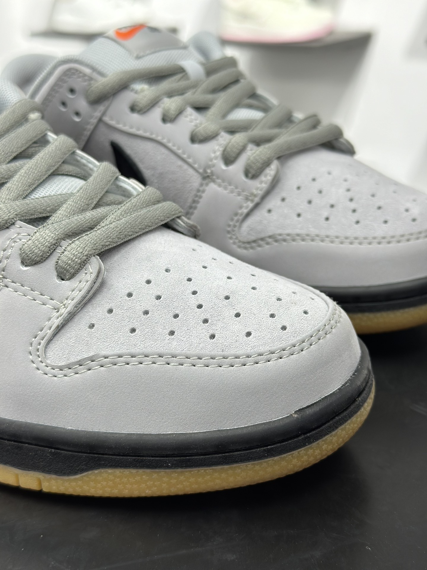 220 NIKE DUNK SB LOW 全新配色 SB顾名思义具有经典的Dunk血缘 FJ1674-002
