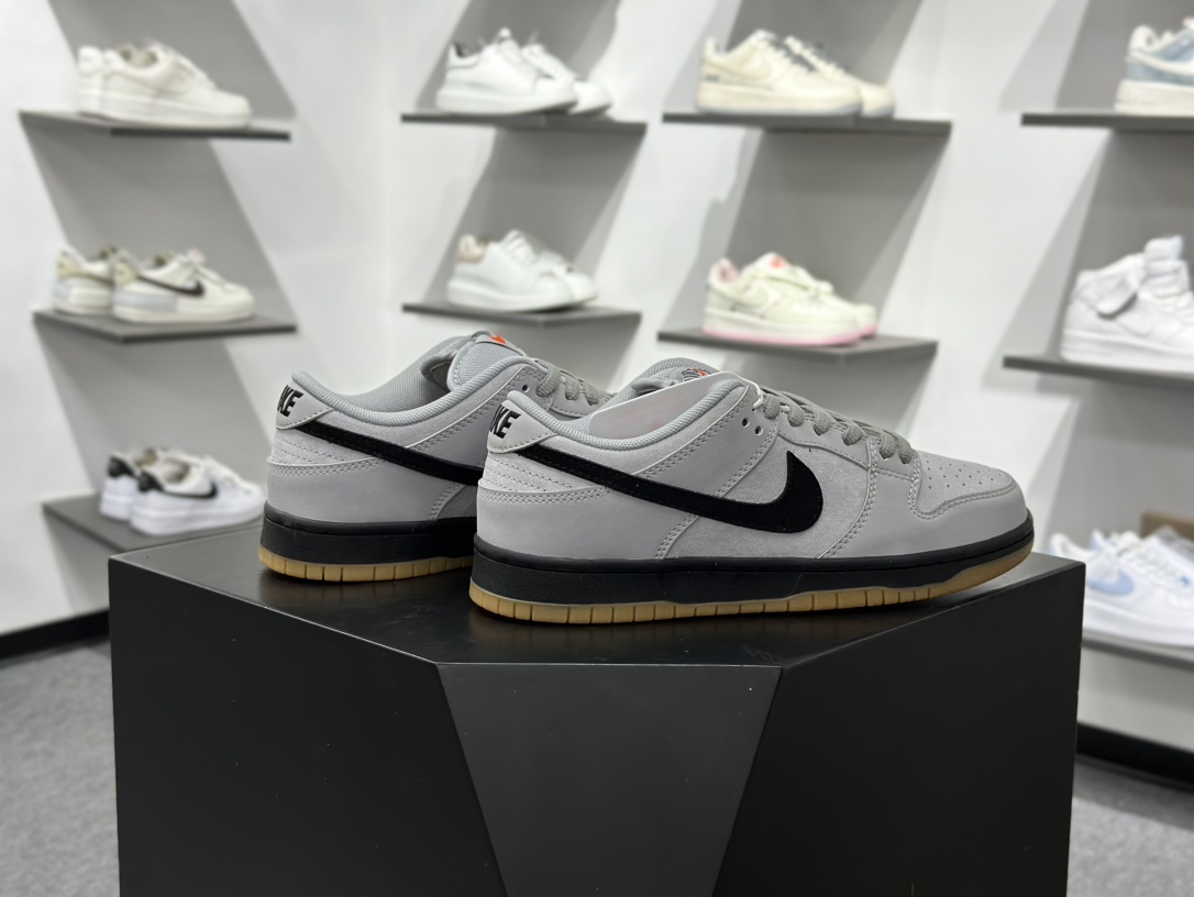 220 NIKE DUNK SB LOW 全新配色 SB顾名思义具有经典的Dunk血缘 FJ1674-002