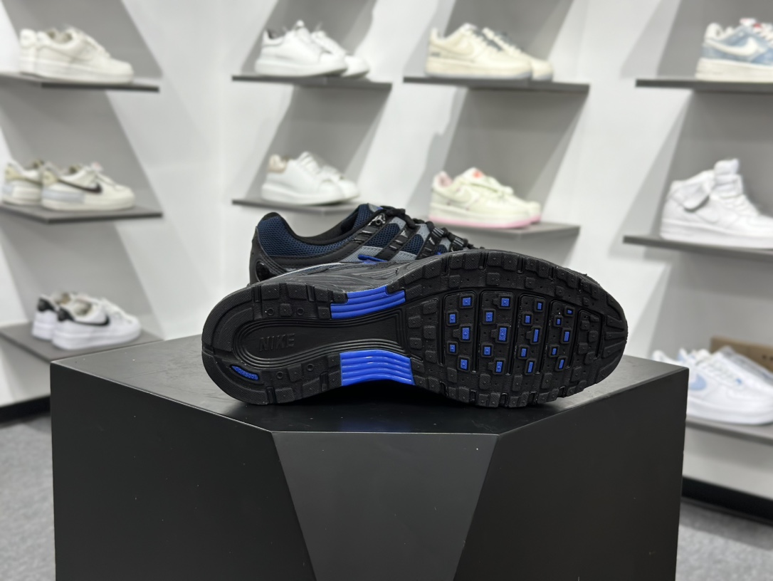 Nike p-6000 女子跑鞋内外侧都用了灰色的钩子 IF6199-002