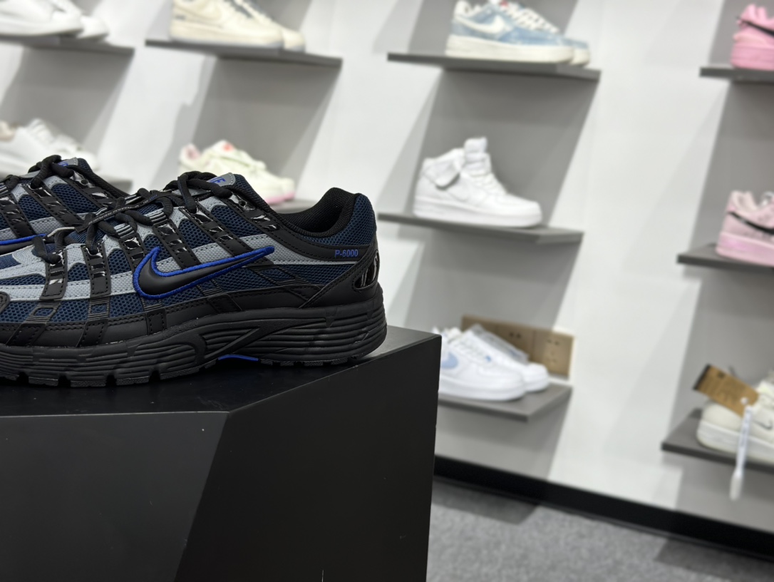 Nike p-6000 女子跑鞋内外侧都用了灰色的钩子 IF6199-002