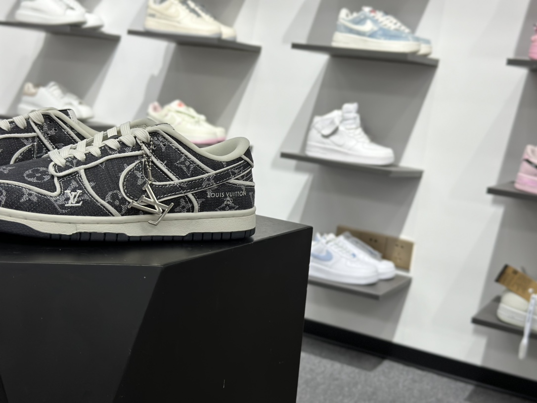 280 Nike SB Dunk Low x Louis Vuitton LV联名-黑牛仔 SC0601-470