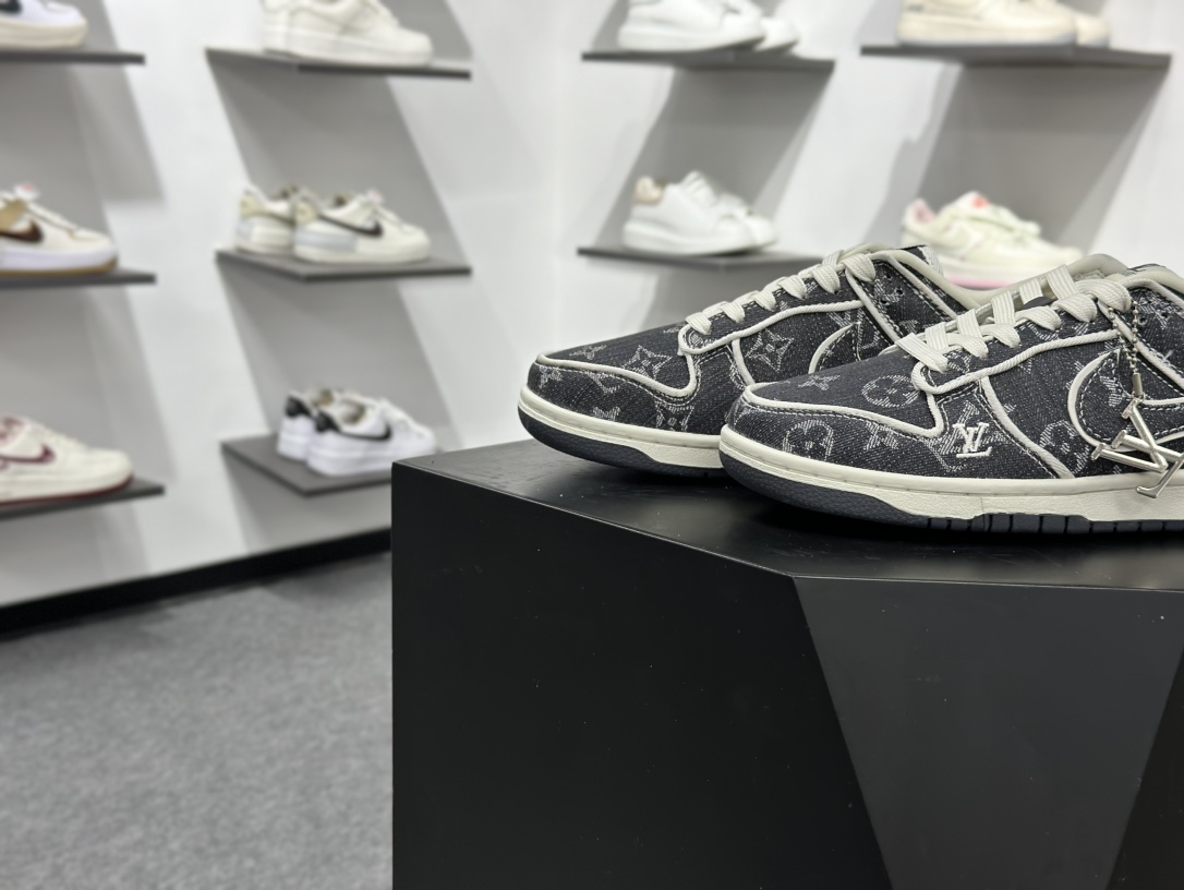 280 Nike SB Dunk Low x Louis Vuitton LV联名-黑牛仔 SC0601-470