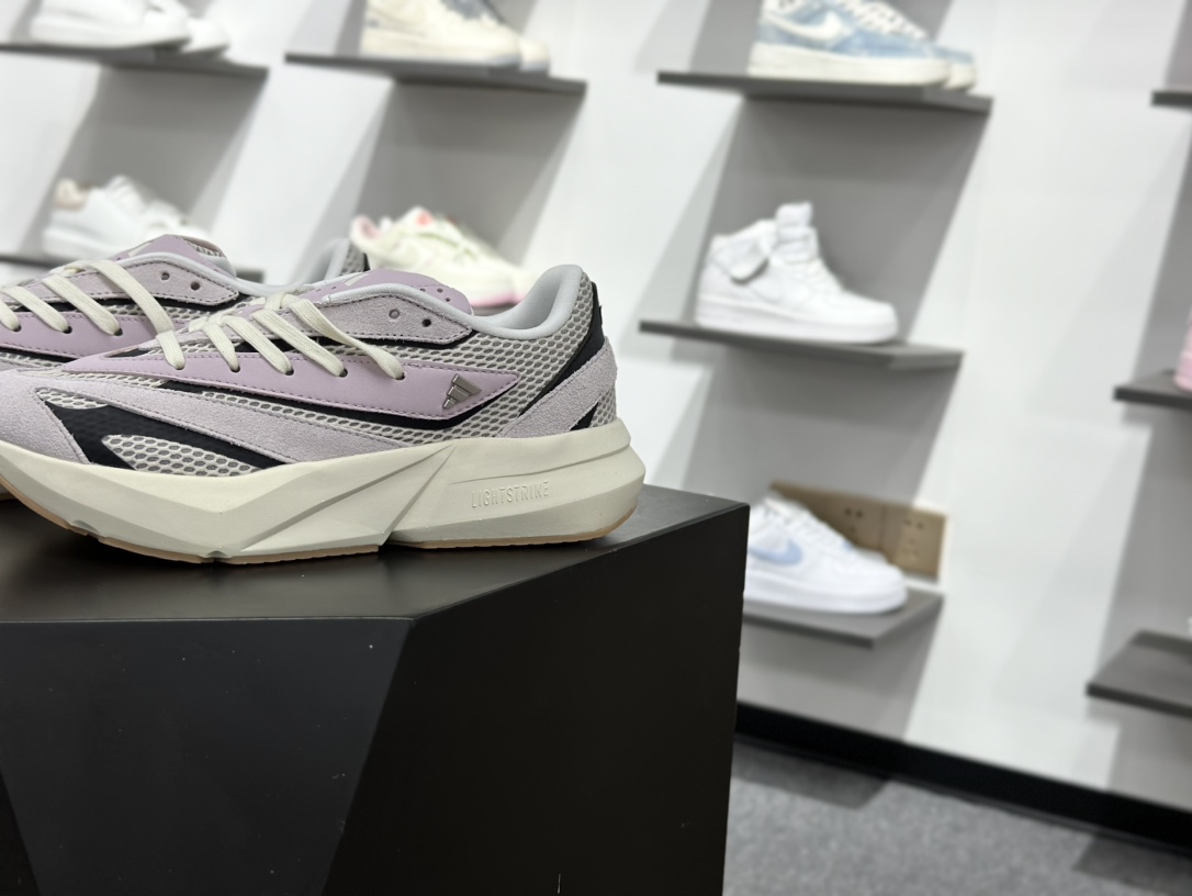 200 Ad LIGHTBLAZE 紫黑 耐磨减震专业跑步鞋 JQ9971