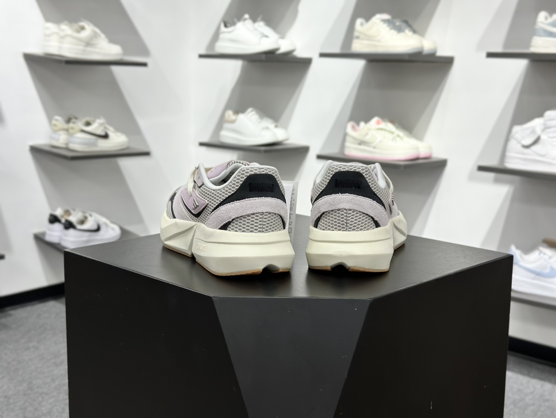 200 Ad LIGHTBLAZE 紫黑 耐磨减震专业跑步鞋 JQ9971