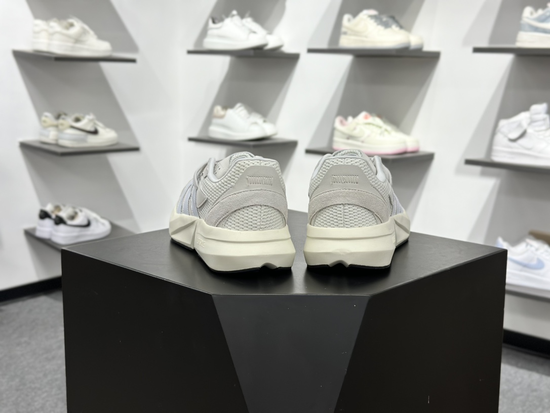 200 Ad LIGHTBLAZE 紫黑 耐磨减震专业跑步鞋 JH6942