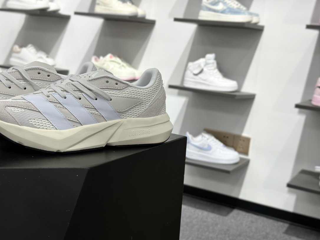 200 Ad LIGHTBLAZE 紫黑 耐磨减震专业跑步鞋 JH6942