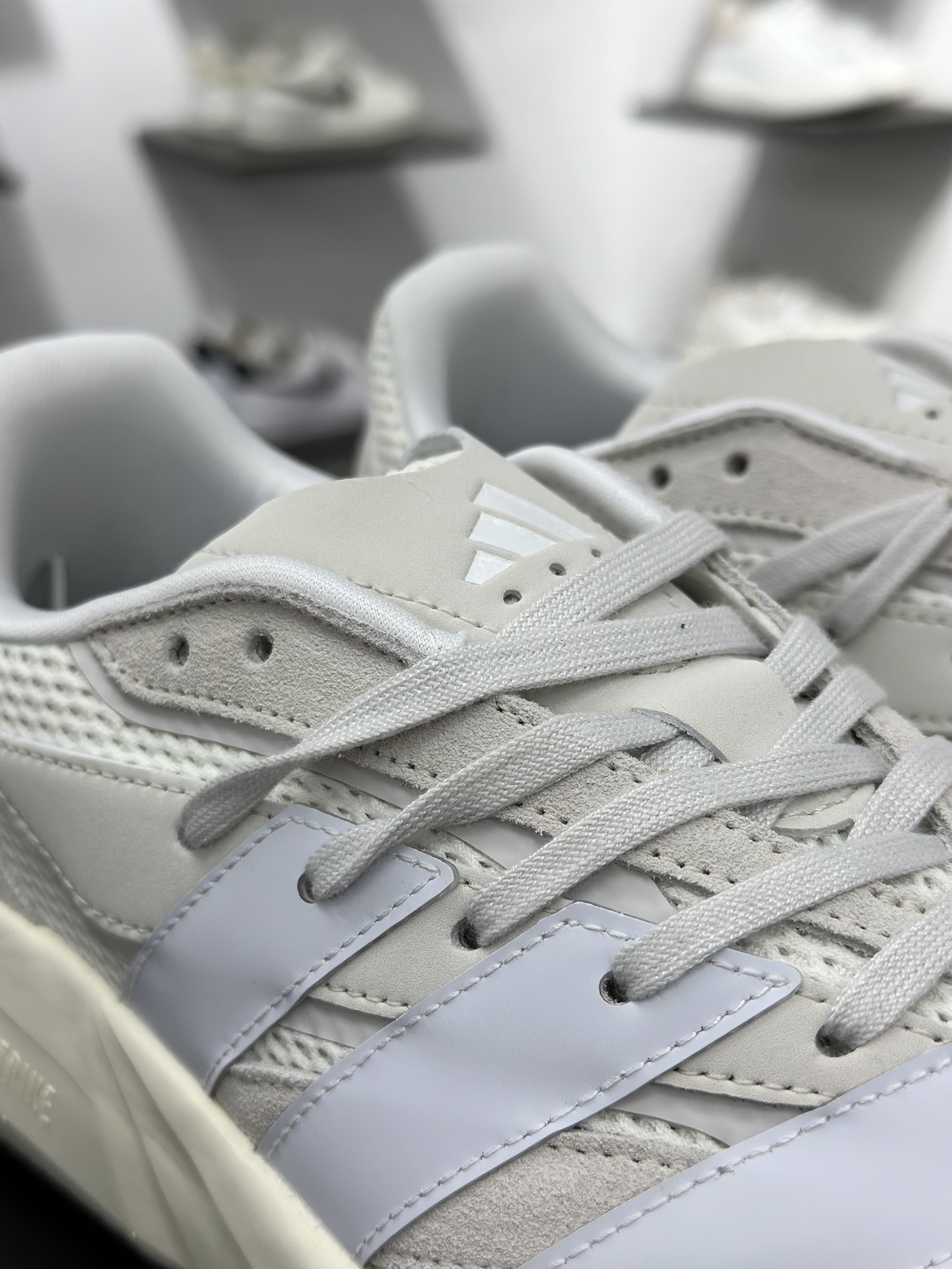 200 Ad LIGHTBLAZE 紫黑 耐磨减震专业跑步鞋 JH6942