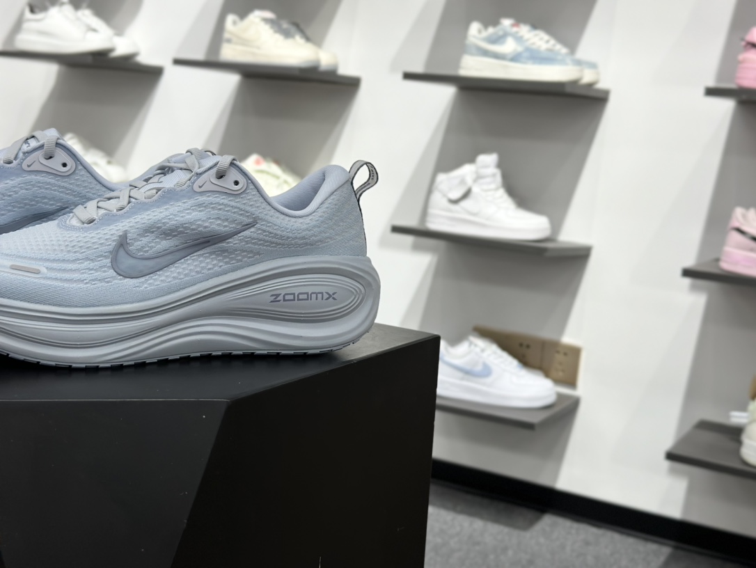 180 Nike VOMERO PLUS run轻盈跑鞋 顶级版本 Nike VOMERO 18 舒适百搭防滑耐磨 低帮 休闲跑步鞋 HV8150-004