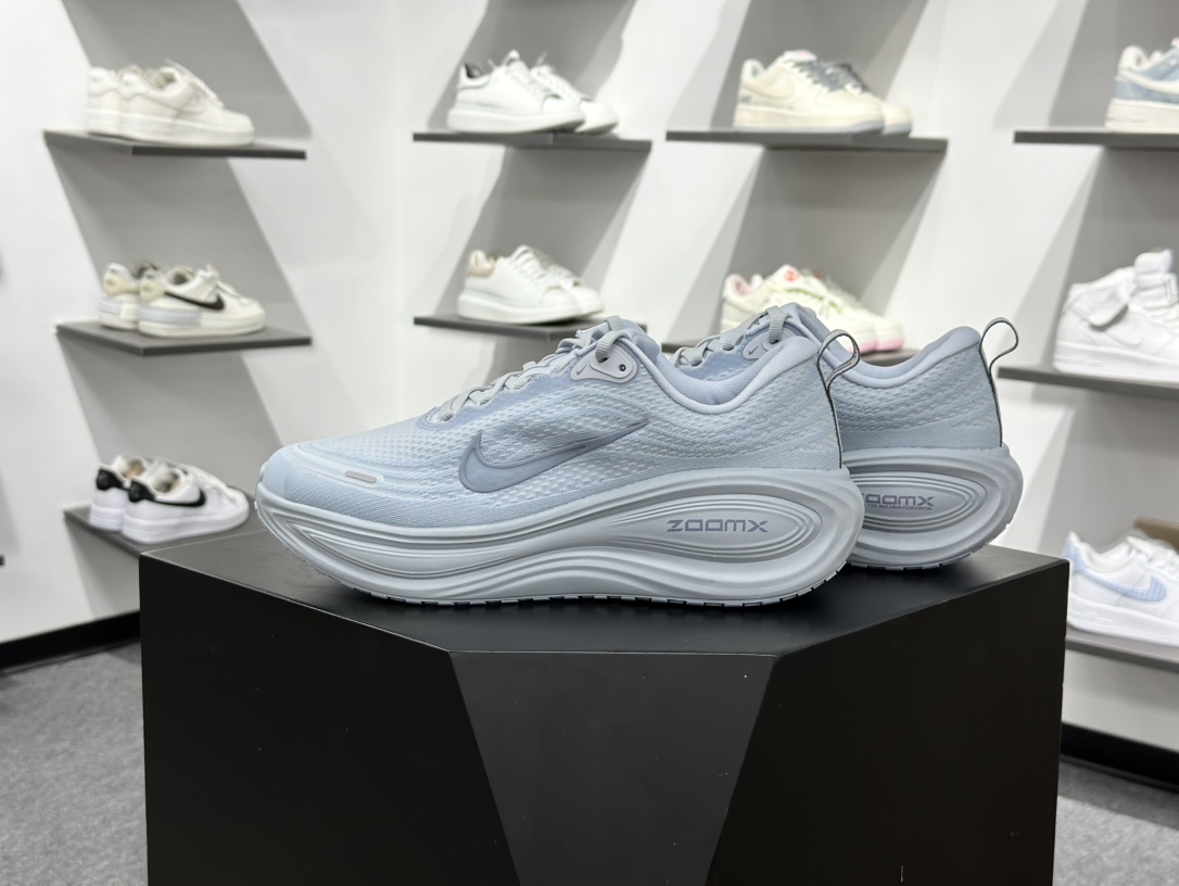 180 Nike VOMERO PLUS run轻盈跑鞋 顶级版本 Nike VOMERO 18 舒适百搭防滑耐磨 低帮 休闲跑步鞋 HV8150-004