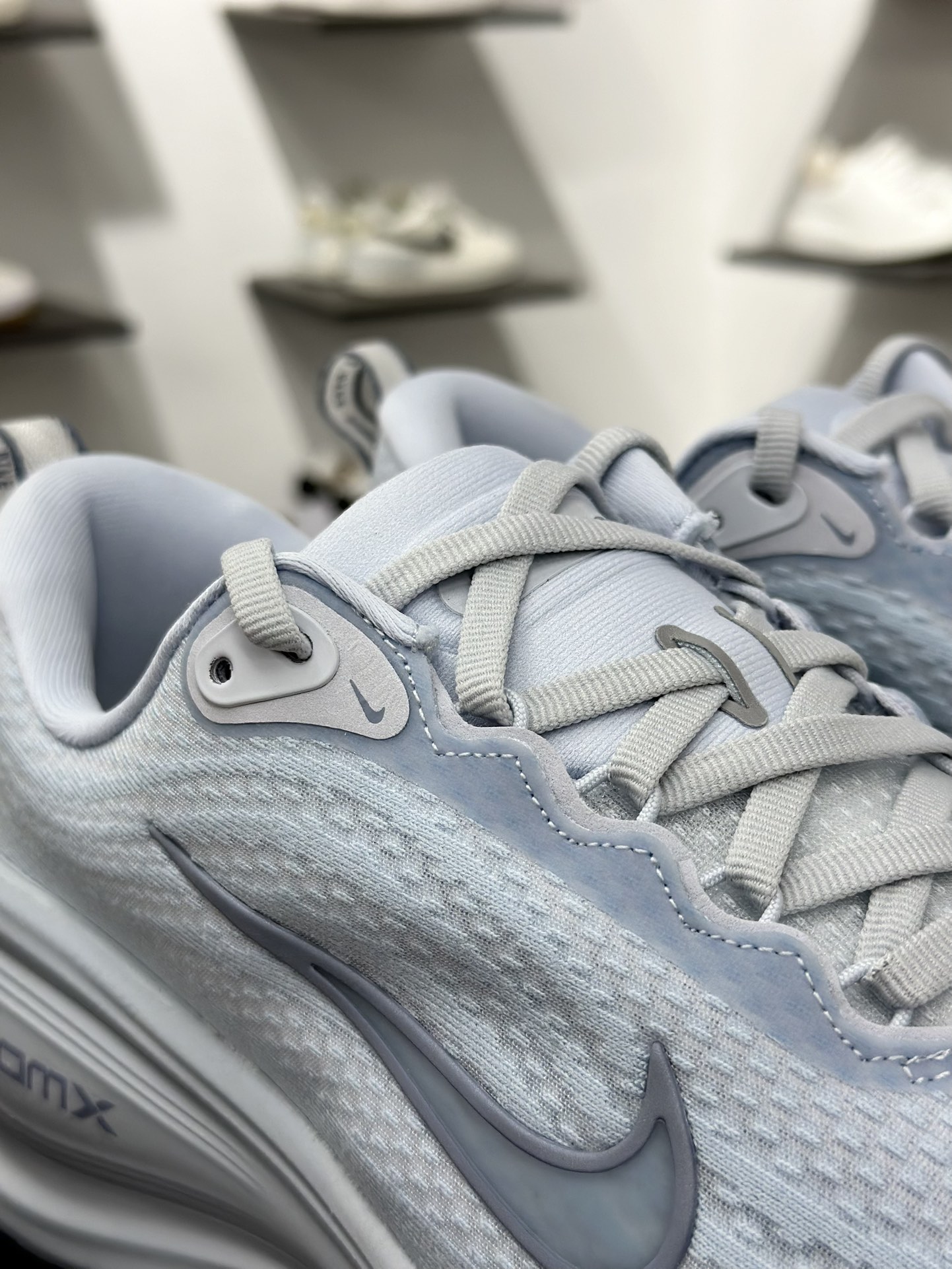 180 Nike VOMERO PLUS run轻盈跑鞋 顶级版本 Nike VOMERO 18 舒适百搭防滑耐磨 低帮 休闲跑步鞋 HV8150-004