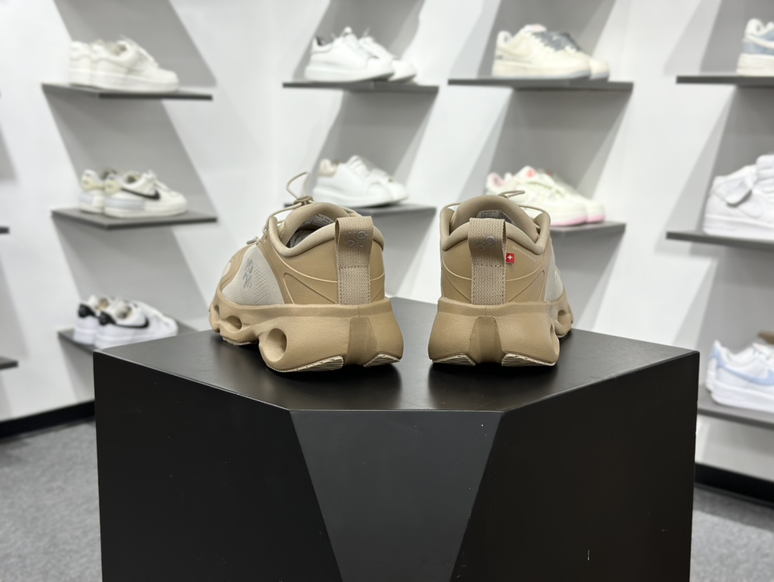 On昂跑 LOEWE 系列低帮轻量舒适多功能休闲运动鞋 3MF3060