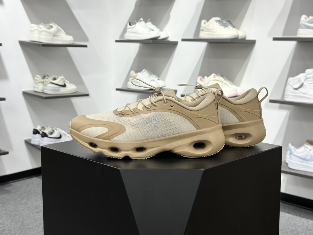 On昂跑 LOEWE 系列低帮轻量舒适多功能休闲运动鞋 3MF3060