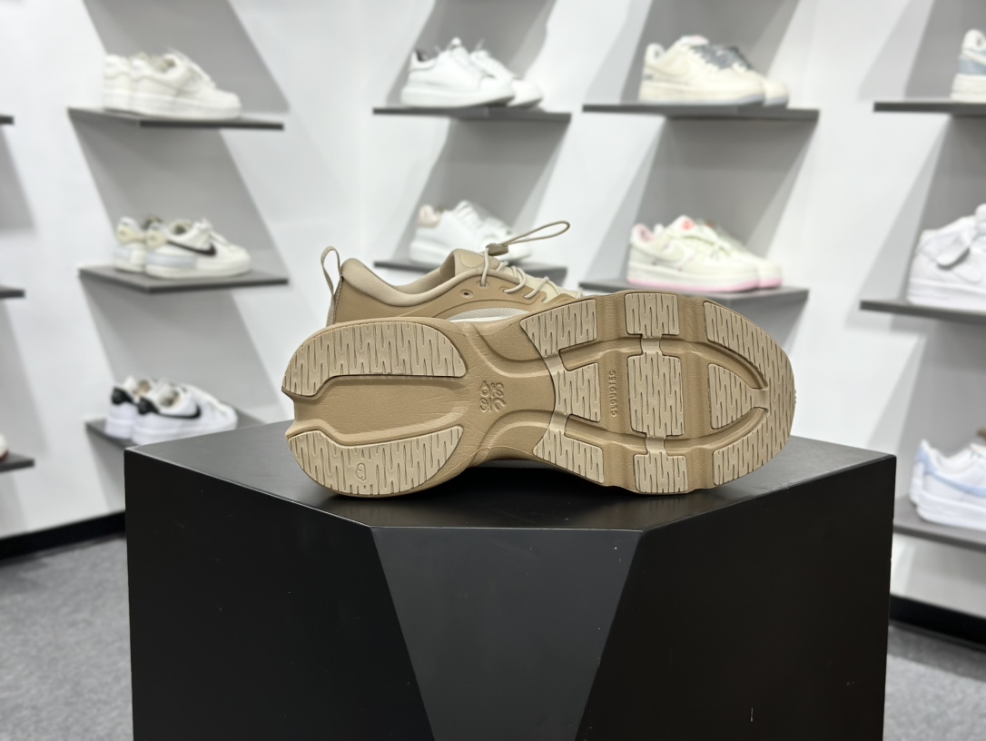 On昂跑 LOEWE 系列低帮轻量舒适多功能休闲运动鞋 3MF3060