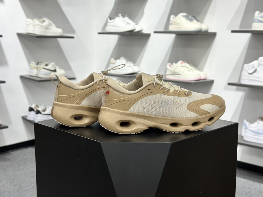 On昂跑 LOEWE 系列低帮轻量舒适多功能休闲运动鞋 3MF3060