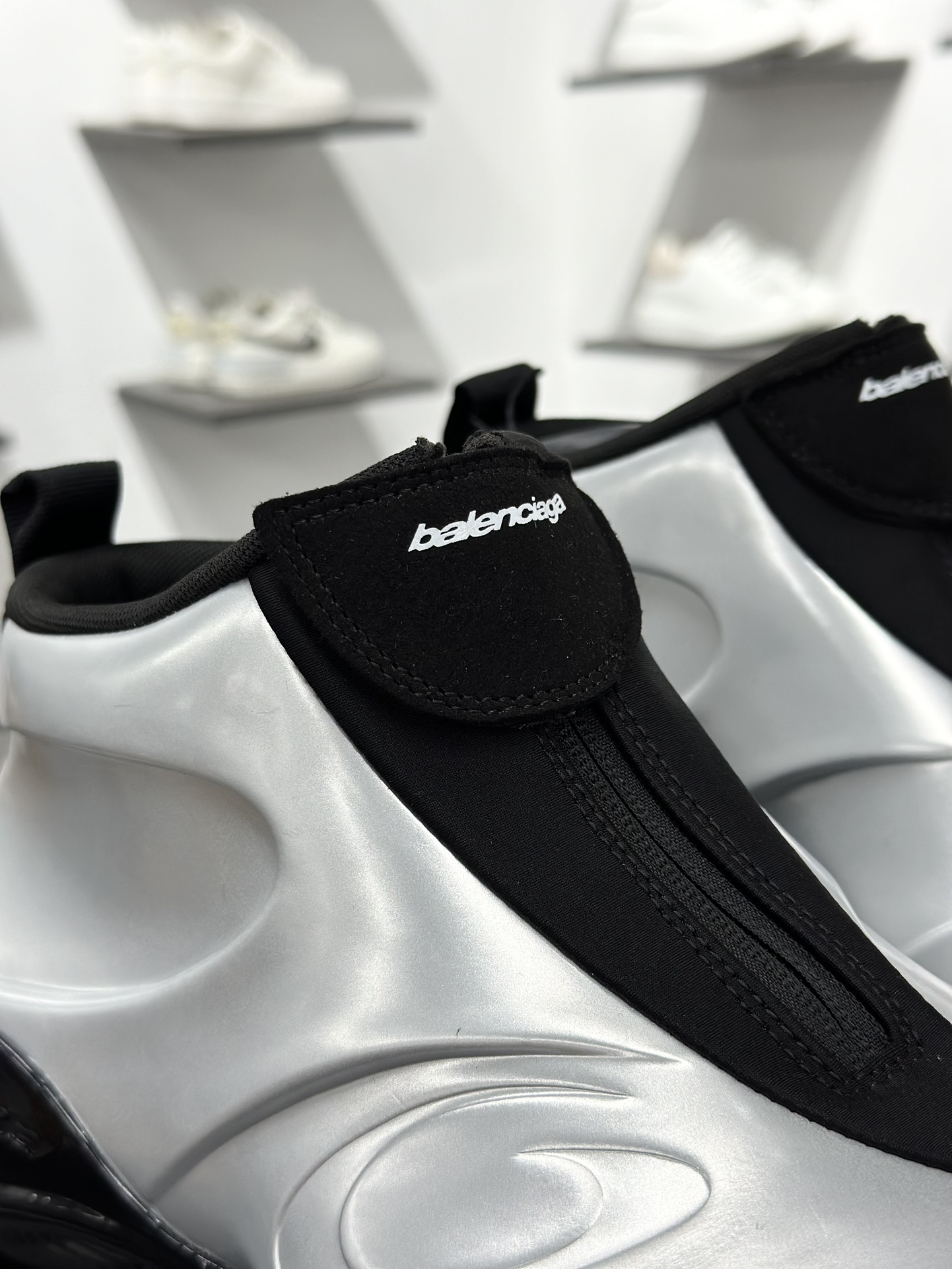 560 Balenciaga巴黎世家 basketball 篮球鞋 圆头拉链 中帮 生活休闲鞋 男款 银色 824909 WBKBM