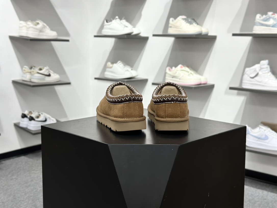 UGG 时尚简约 穆勒风防磨包头3CM半拖鞋 民族风秋冬雪地靴 羊皮毛一体高品质