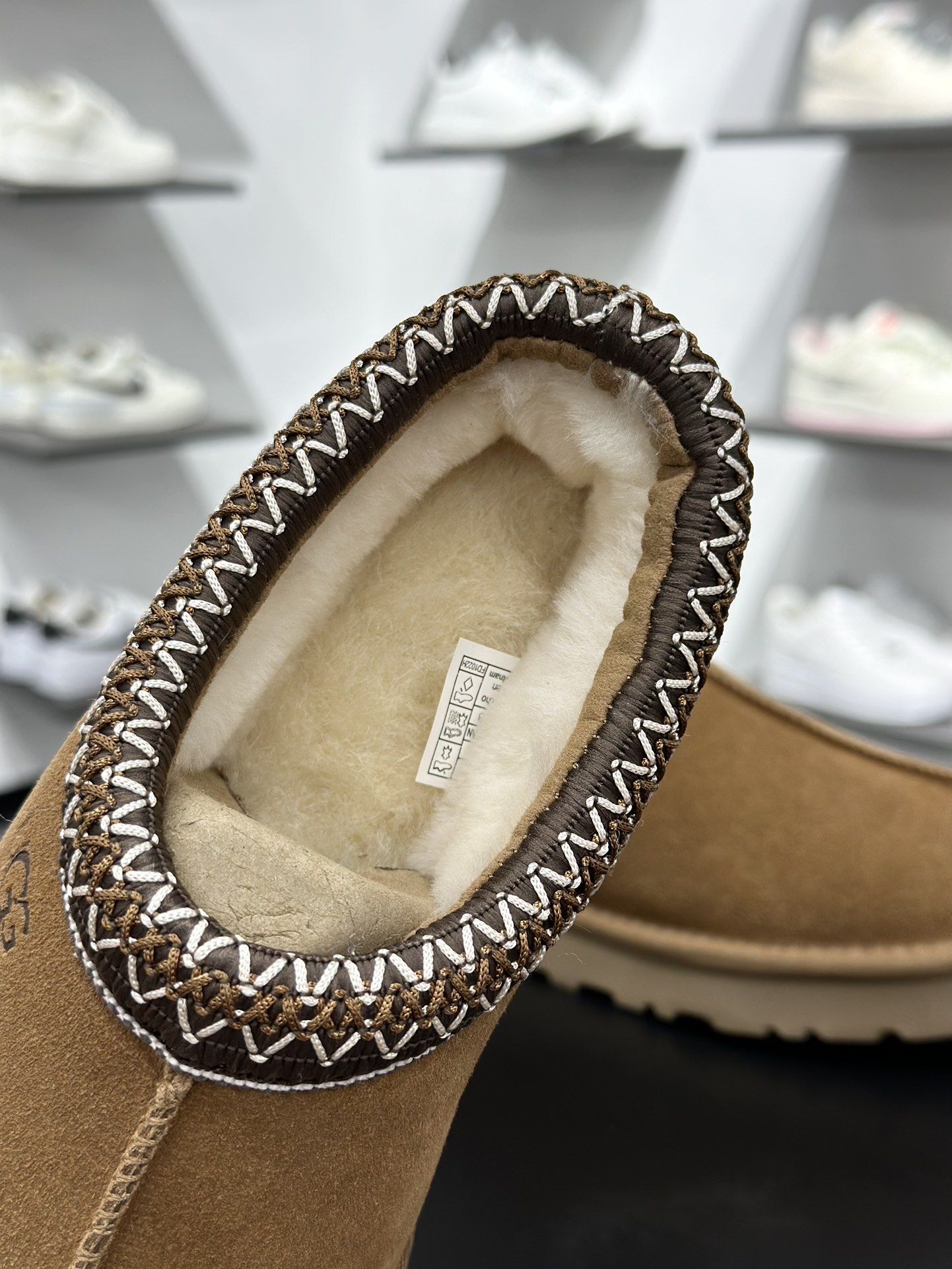 UGG 时尚简约 穆勒风防磨包头3CM半拖鞋 民族风秋冬雪地靴 羊皮毛一体高品质