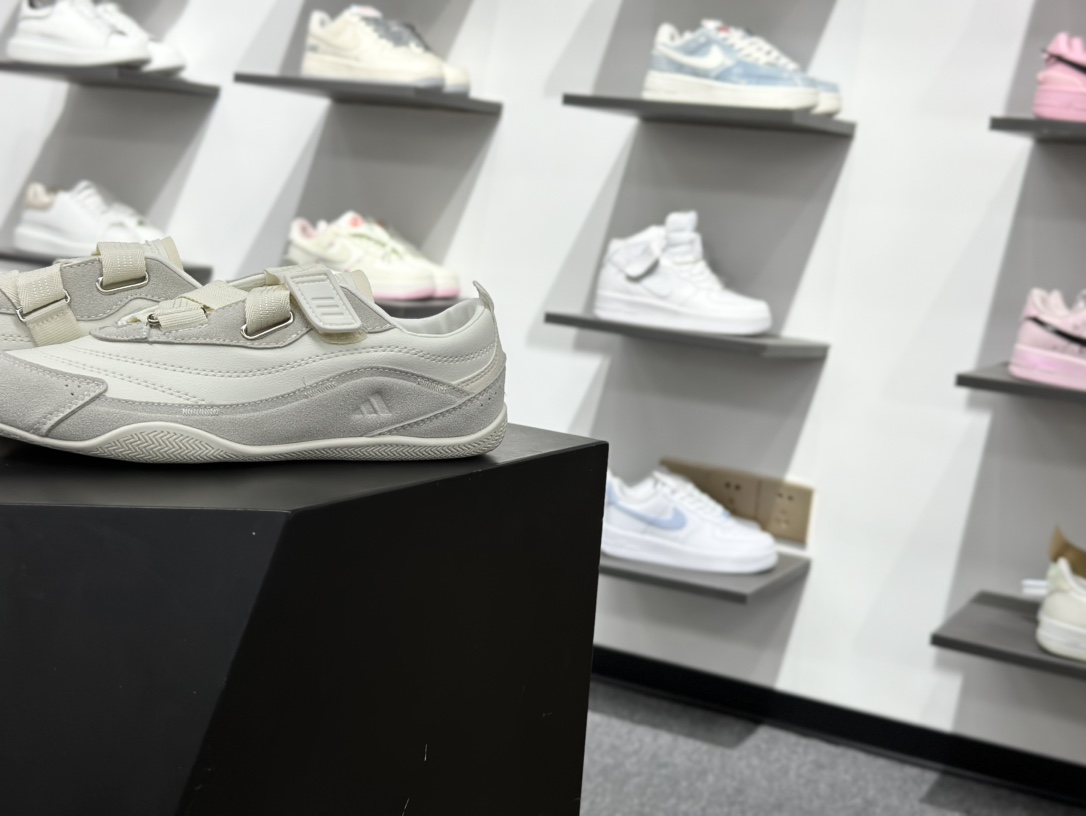 180 adidas URBAN REVERIE 舒适百搭 耐磨 低帮 生活休闲鞋 舒适百搭 耐磨低帮 阿迪达斯 生活休闲鞋 JQ9390-Chinese UA Cheap High Quatity Brand Clothes Bags handbags Sneakers wholesale wholesaler seller from China Factory suppliers Fashion Clothing Shoes best Quality Beautiful Price 180 adidas URBAN REVERIE 舒适百搭 耐磨 低帮 生活休闲鞋 舒适百搭 耐磨低帮 阿迪达斯 生活休闲鞋 JQ9390