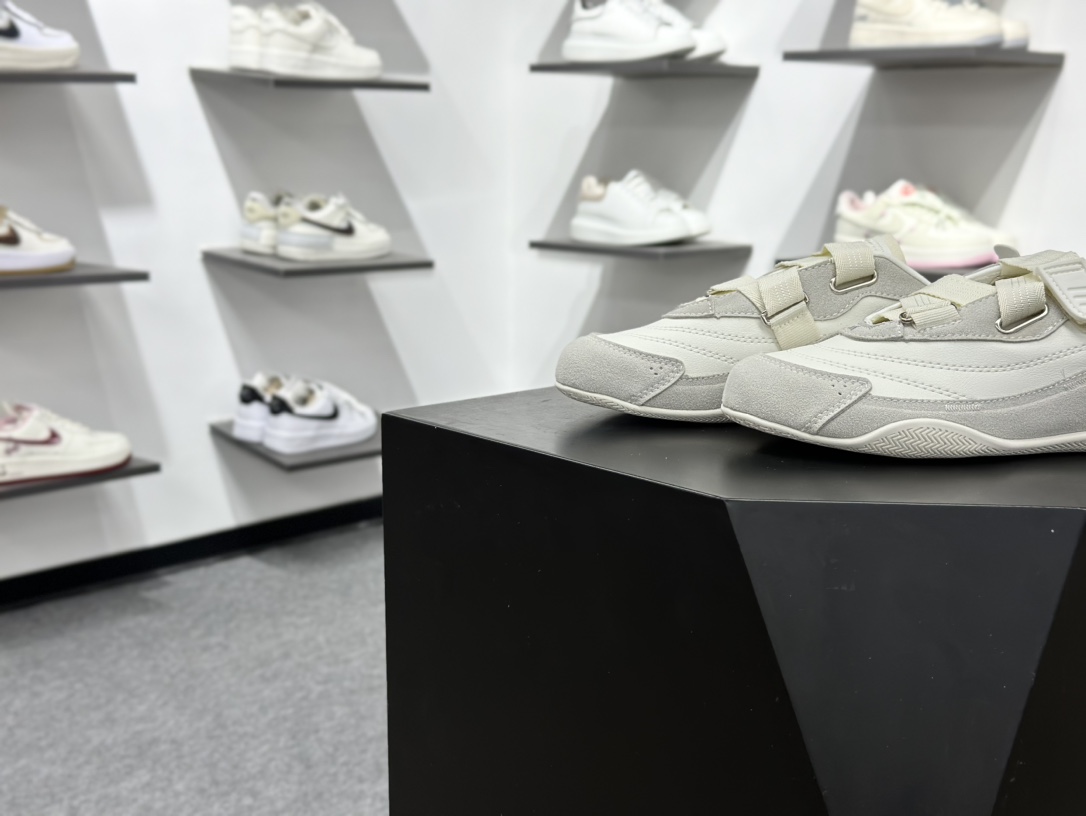 180 adidas URBAN REVERIE 舒适百搭 耐磨 低帮 生活休闲鞋 舒适百搭 耐磨低帮 阿迪达斯 生活休闲鞋 JQ9390-Chinese UA Cheap High Quatity Brand Clothes Bags handbags Sneakers wholesale wholesaler seller from China Factory suppliers Fashion Clothing Shoes best Quality Beautiful Price 180 adidas URBAN REVERIE 舒适百搭 耐磨 低帮 生活休闲鞋 舒适百搭 耐磨低帮 阿迪达斯 生活休闲鞋 JQ9390