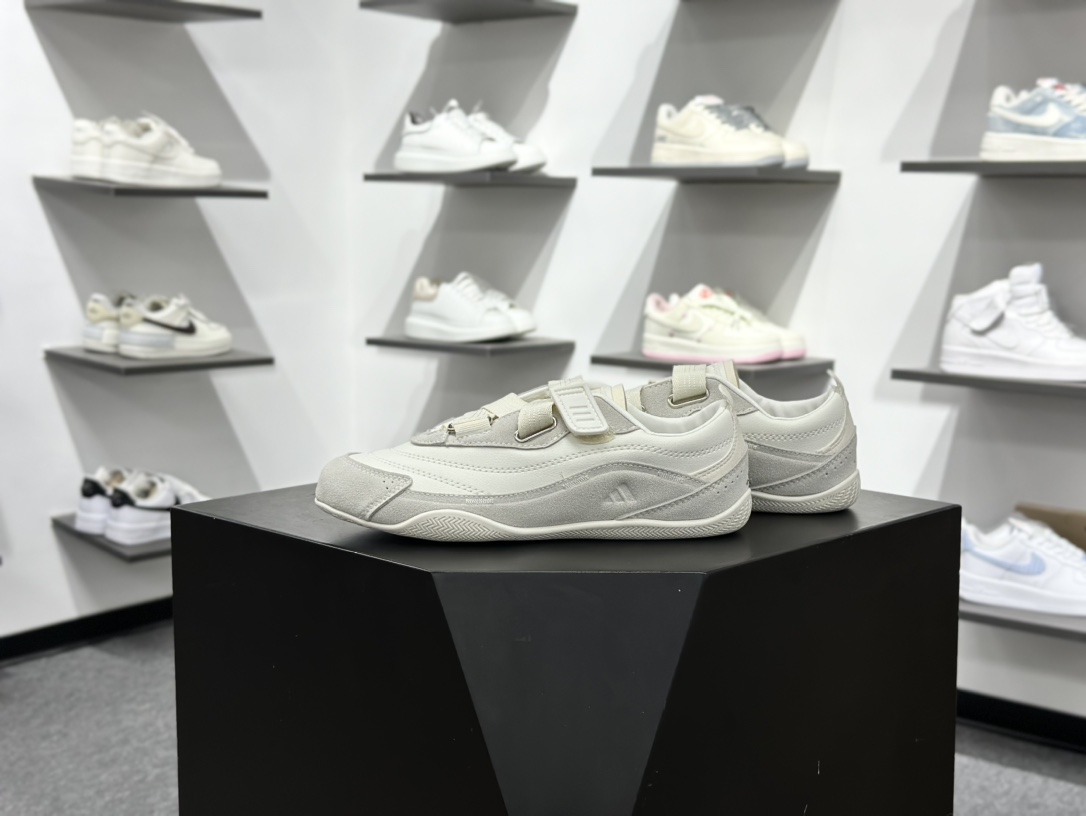 180 adidas URBAN REVERIE 舒适百搭 耐磨 低帮 生活休闲鞋 舒适百搭 耐磨低帮 阿迪达斯 生活休闲鞋 JQ9390-Chinese UA Cheap High Quatity Brand Clothes Bags handbags Sneakers wholesale wholesaler seller from China Factory suppliers Fashion Clothing Shoes best Quality Beautiful Price 180 adidas URBAN REVERIE 舒适百搭 耐磨 低帮 生活休闲鞋 舒适百搭 耐磨低帮 阿迪达斯 生活休闲鞋 JQ9390