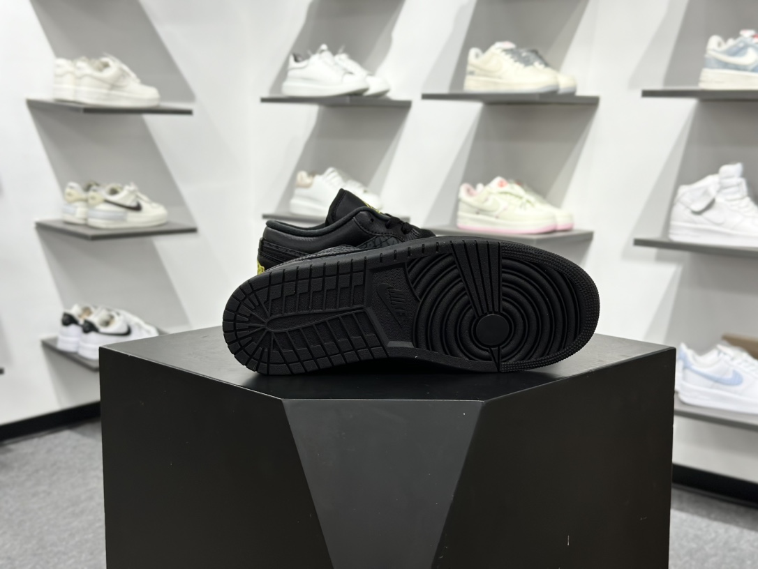 Nike Air Jordan 1 Low 耐克 AJ1乔1低帮休闲板鞋 IM6568-010