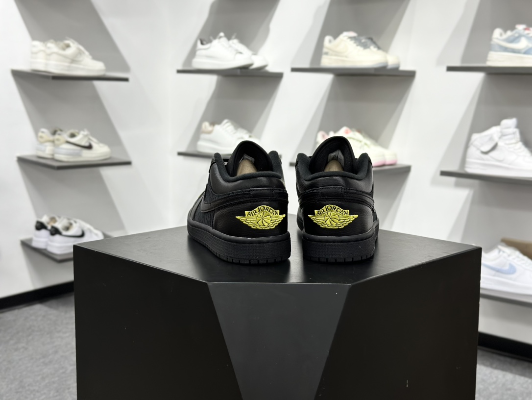 Nike Air Jordan 1 Low 耐克 AJ1乔1低帮休闲板鞋 IM6568-010