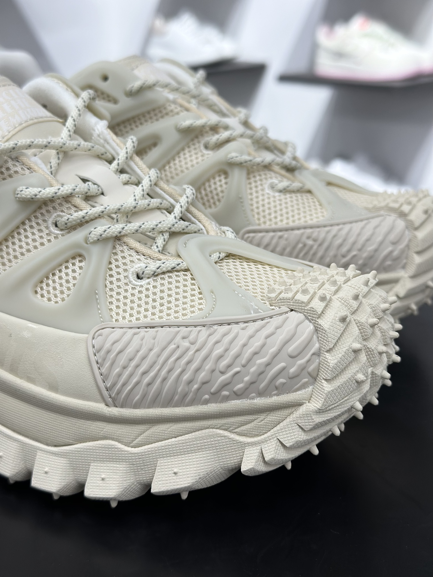 320 Moncler 蒙口 Trailgrip AMOEBA厚底系带耐磨低帮运动休闲鞋