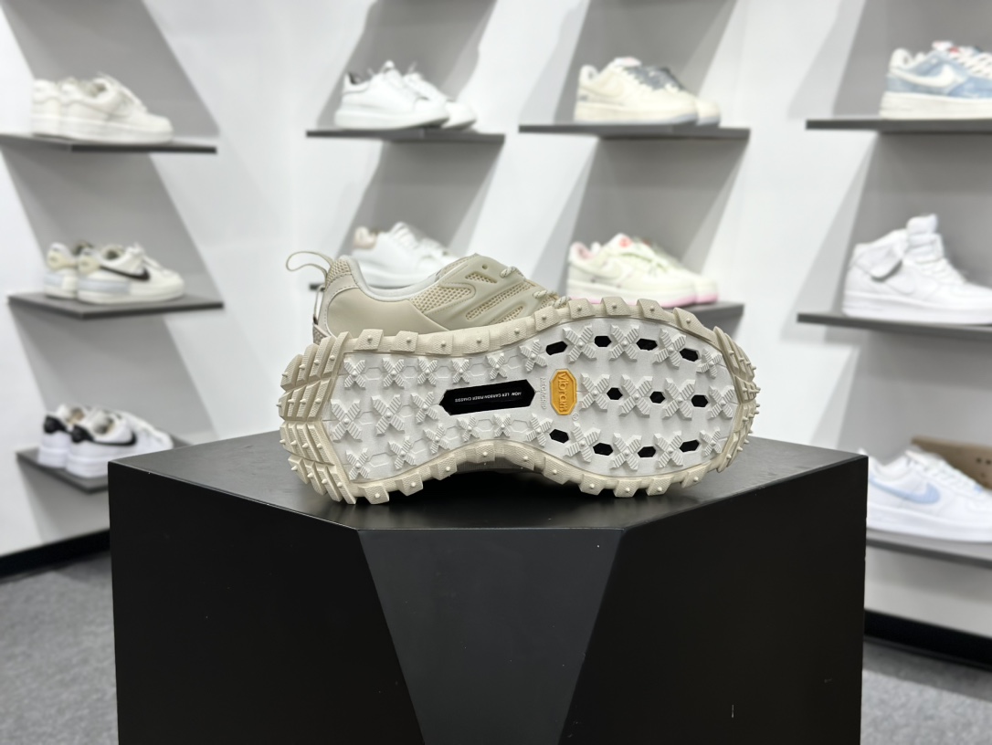 320 Moncler 蒙口 Trailgrip AMOEBA厚底系带耐磨低帮运动休闲鞋