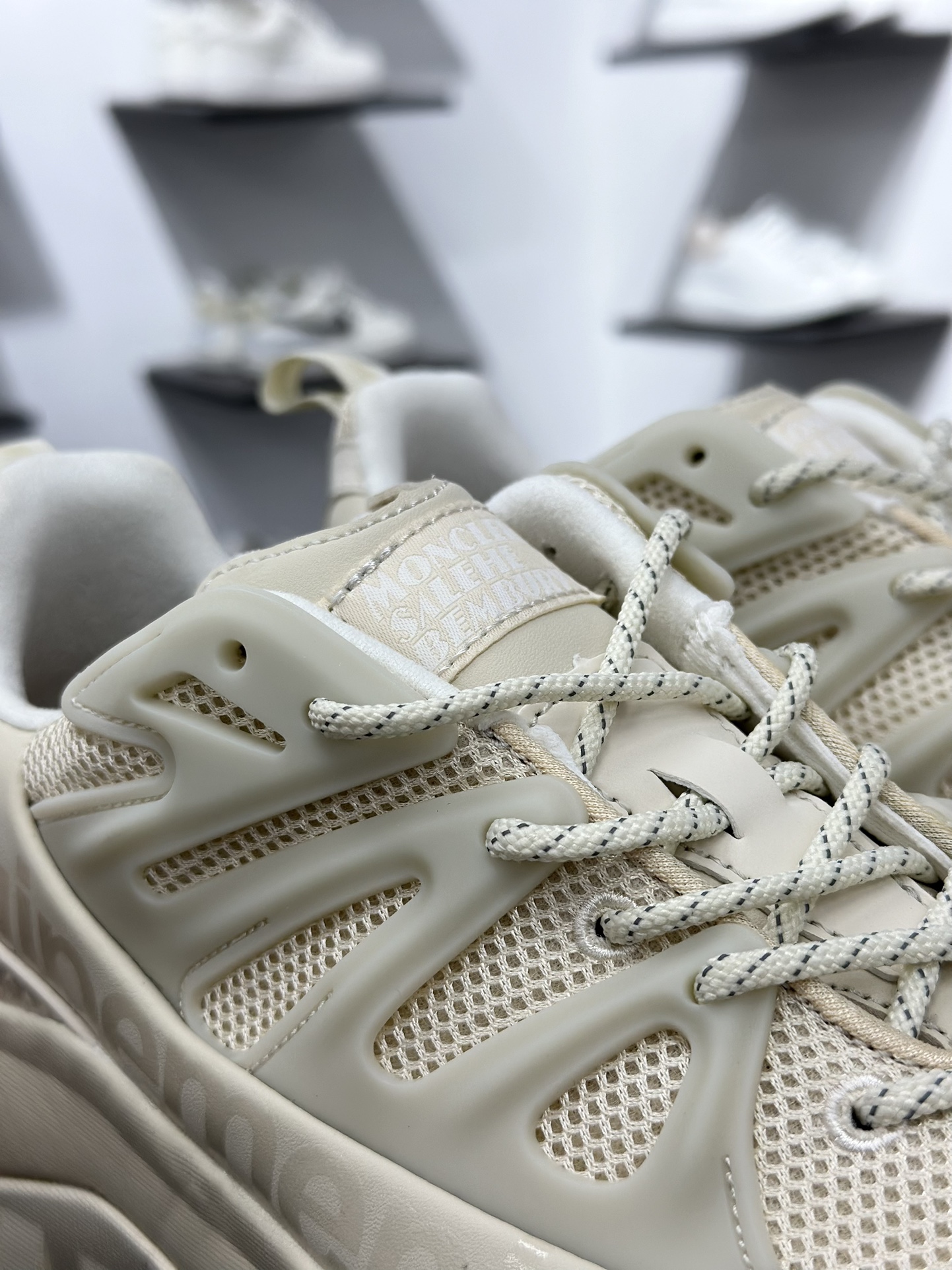 320 Moncler 蒙口 Trailgrip AMOEBA厚底系带耐磨低帮运动休闲鞋