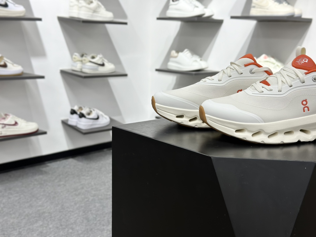 380 Loewe x On昂跑Cloudtilt 2.0 罗意威 联名轻量运动休闲鞋 脚感很舒服