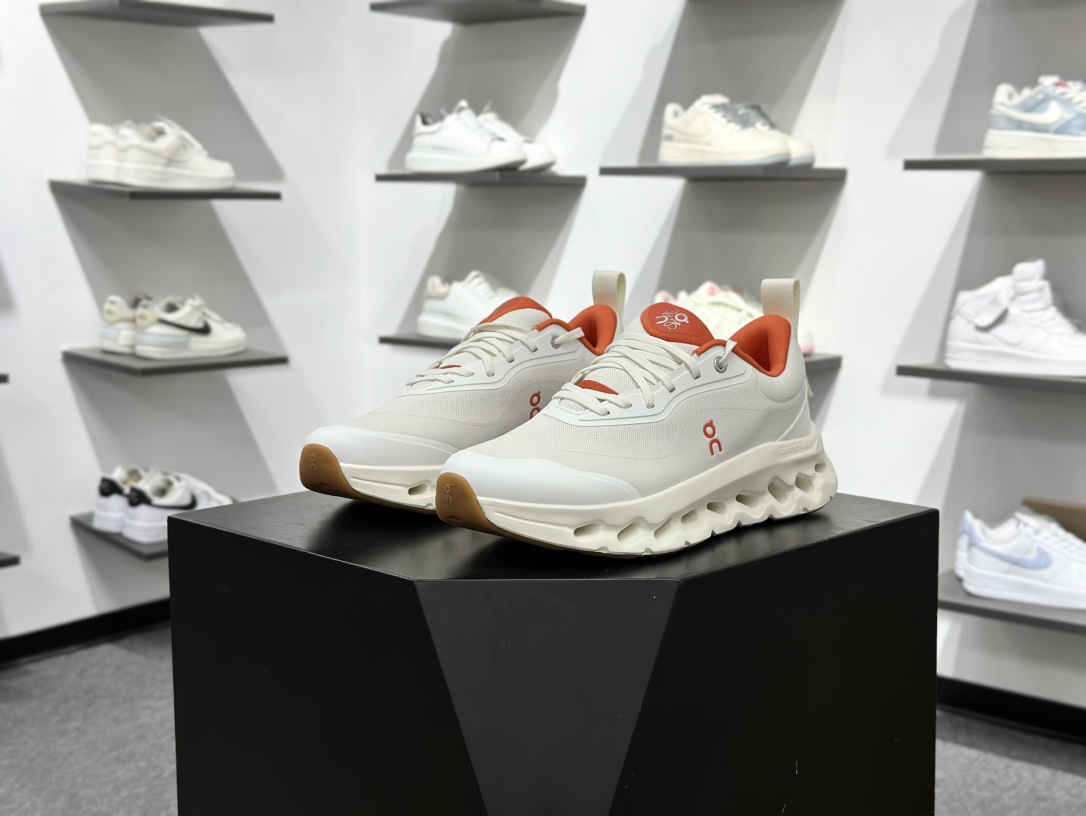 380 Loewe x On昂跑Cloudtilt 2.0 罗意威 联名轻量运动休闲鞋 脚感很舒服