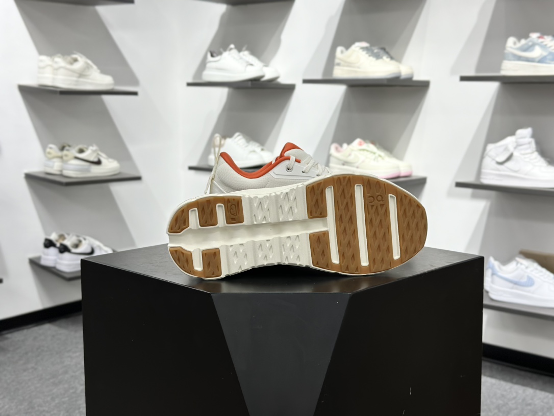 380 Loewe x On昂跑Cloudtilt 2.0 罗意威 联名轻量运动休闲鞋 脚感很舒服