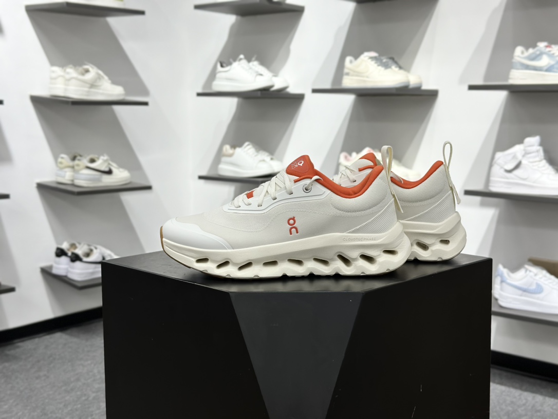 380 Loewe x On昂跑Cloudtilt 2.0 罗意威 联名轻量运动休闲鞋 脚感很舒服