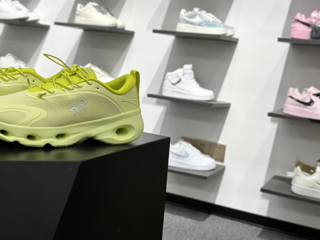 180 On昂跑 Cloudultra Pro 户外街头机能风跑步鞋 Cloud Hi Edge户外机能融合街头潮流 3MF30602420