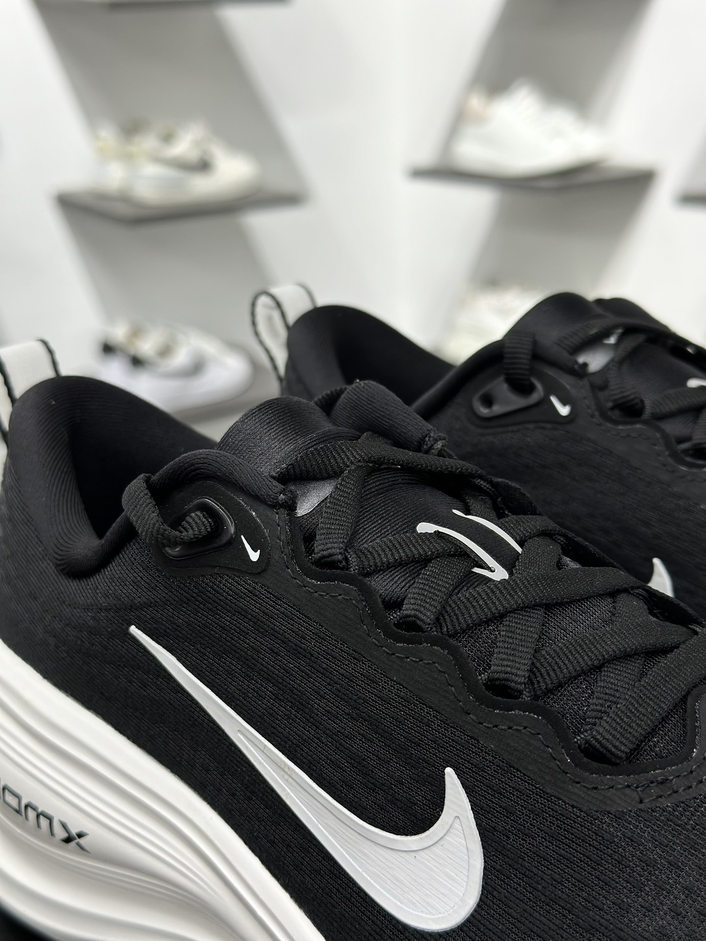 Nike Air Zoom Vomero Plus 耐克网面厚底气垫跑鞋 HV8150-002-莆田鞋,莆田鞋货源,高仿鞋,高仿鞋货源,安福档口,莆田高仿鞋,莆田鞋批发,高仿鞋批发,莆田高仿运动鞋,高仿运动鞋,莆田运动鞋 Nike Air Zoom Vomero Plus 耐克网面厚底气垫跑鞋 HV8150-002