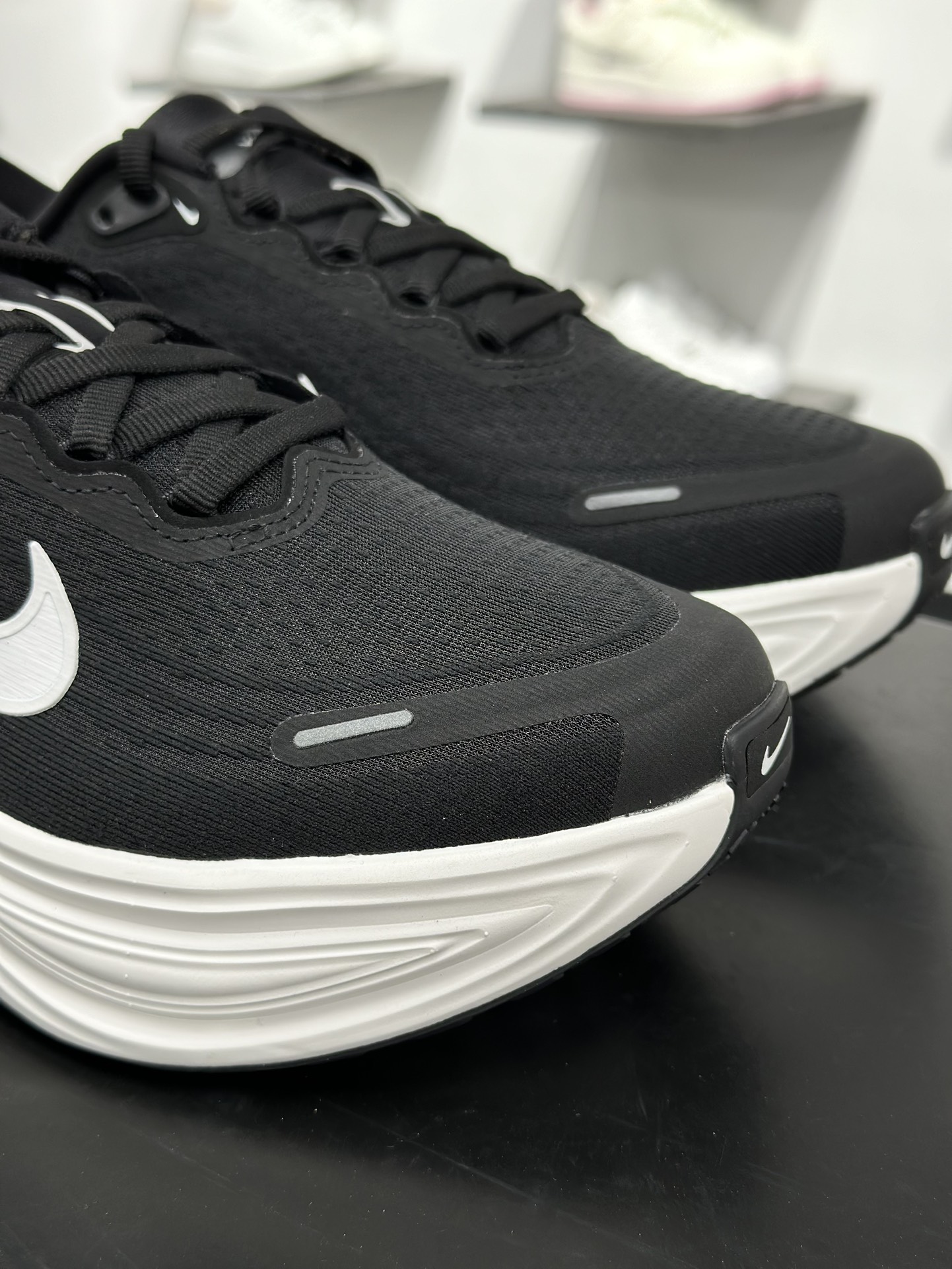 Nike Air Zoom Vomero Plus 耐克网面厚底气垫跑鞋 HV8150-002-莆田鞋,莆田鞋货源,高仿鞋,高仿鞋货源,安福档口,莆田高仿鞋,莆田鞋批发,高仿鞋批发,莆田高仿运动鞋,高仿运动鞋,莆田运动鞋 Nike Air Zoom Vomero Plus 耐克网面厚底气垫跑鞋 HV8150-002