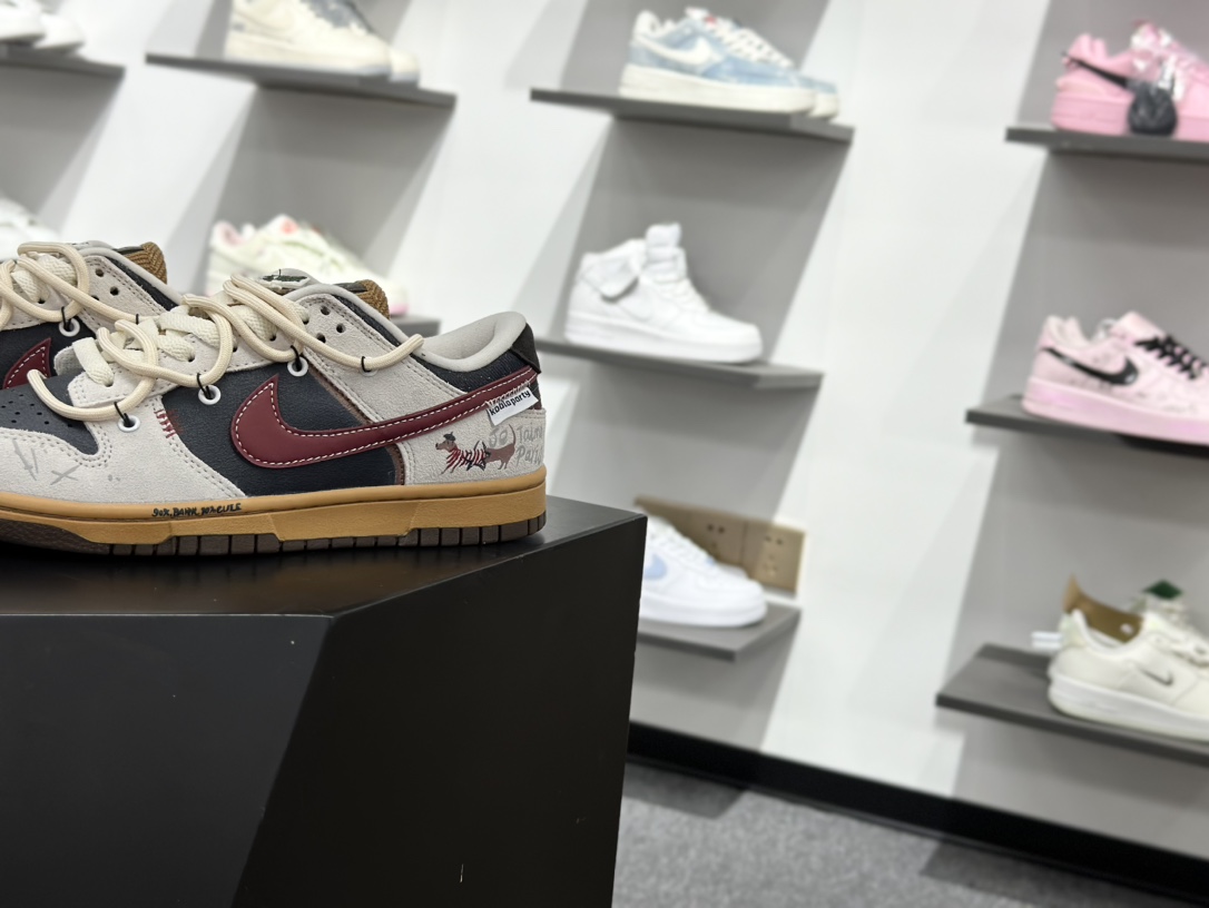NIKE SB Dunk Low 野兔 豆柴咖啡 德美拉 灰棕红 HQ3459-212-莆田鞋,莆田鞋货源,高仿鞋,高仿鞋货源,安福档口,莆田高仿鞋,莆田鞋批发,高仿鞋批发,莆田高仿运动鞋,高仿运动鞋,莆田运动鞋 NIKE SB Dunk Low 野兔 豆柴咖啡 德美拉 灰棕红 HQ3459-212