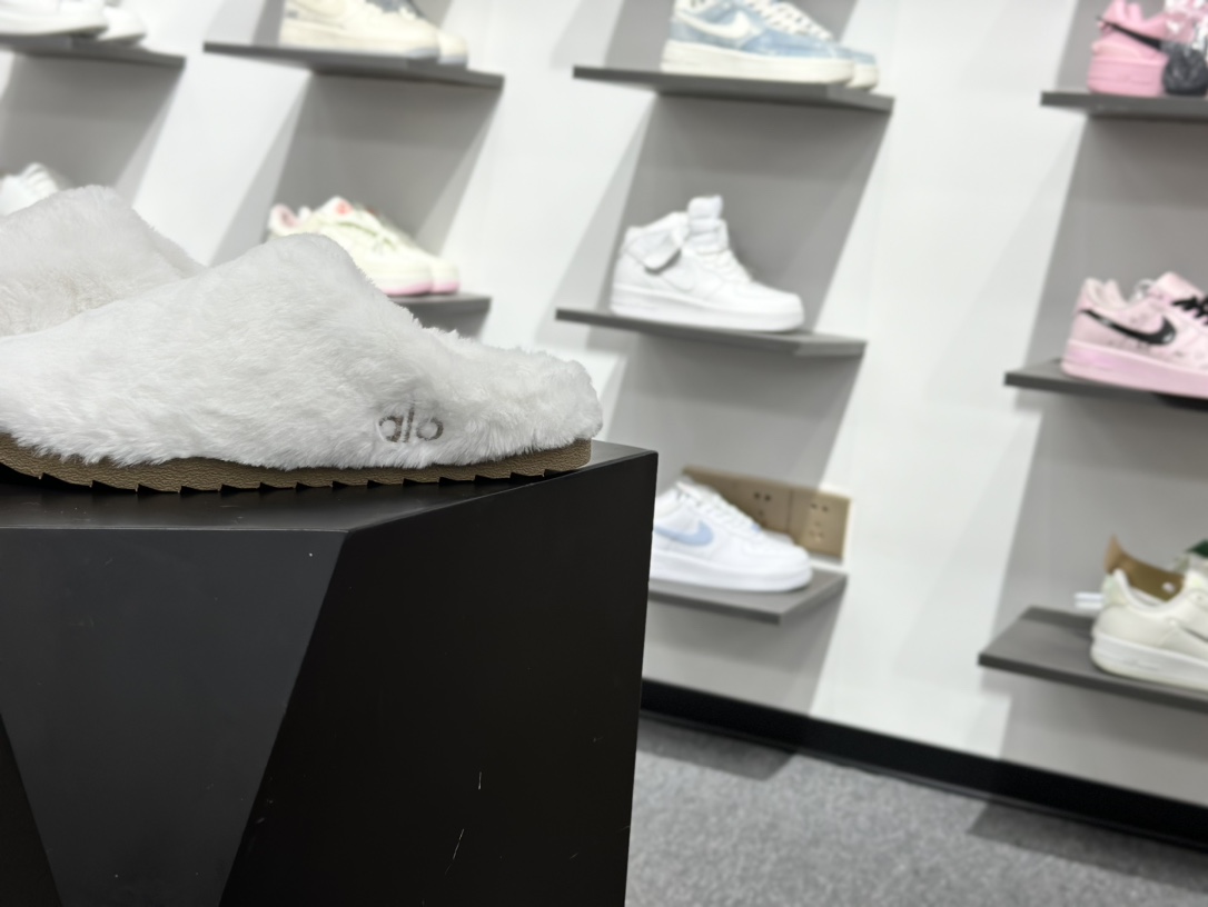 180 ALO Alo Yoga Recovery Slipper 舒适简约 保暖防磨 防滑包头拖鞋 A0827U