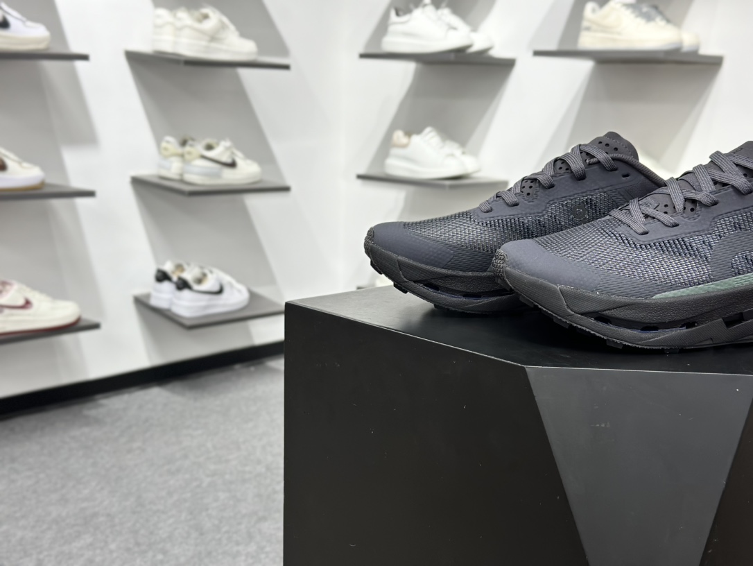 180 On昂跑 Cloudultra 3 BEAMS REI 户外街头机能风跑步鞋 3MF3072