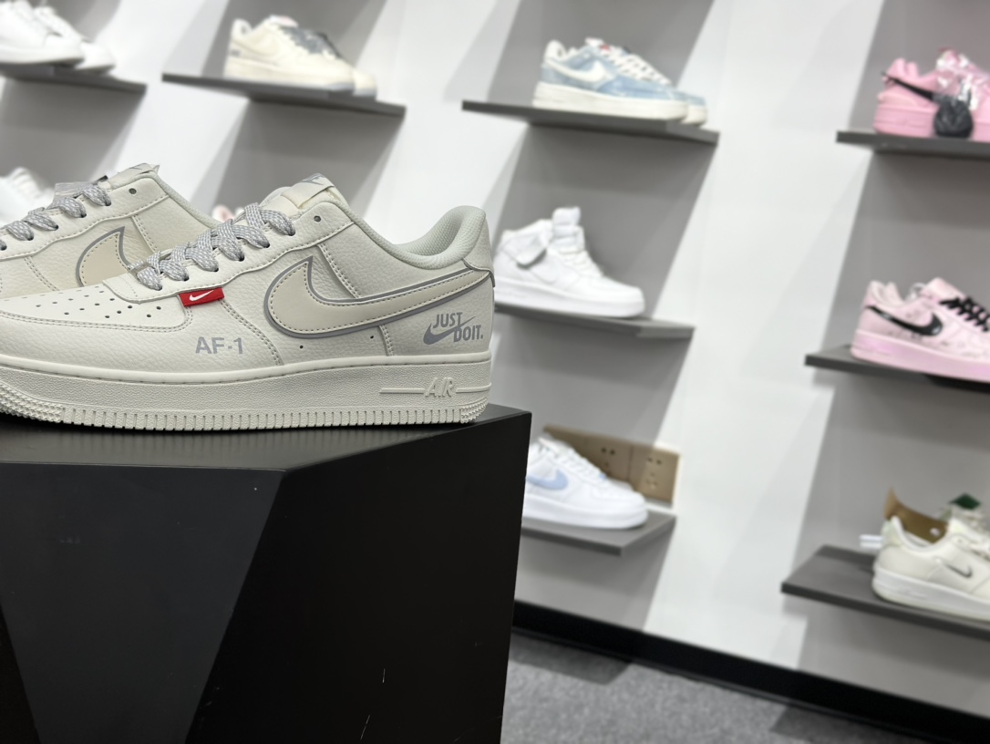 Air Force 1 '07 Low 米白灰反光钩 CS5288-043-莆田鞋,莆田鞋货源,高仿鞋,高仿鞋货源,安福档口,莆田高仿鞋,莆田鞋批发,高仿鞋批发,莆田高仿运动鞋,高仿运动鞋,莆田运动鞋 Air Force 1 '07 Low 米白灰反光钩 CS5288-043