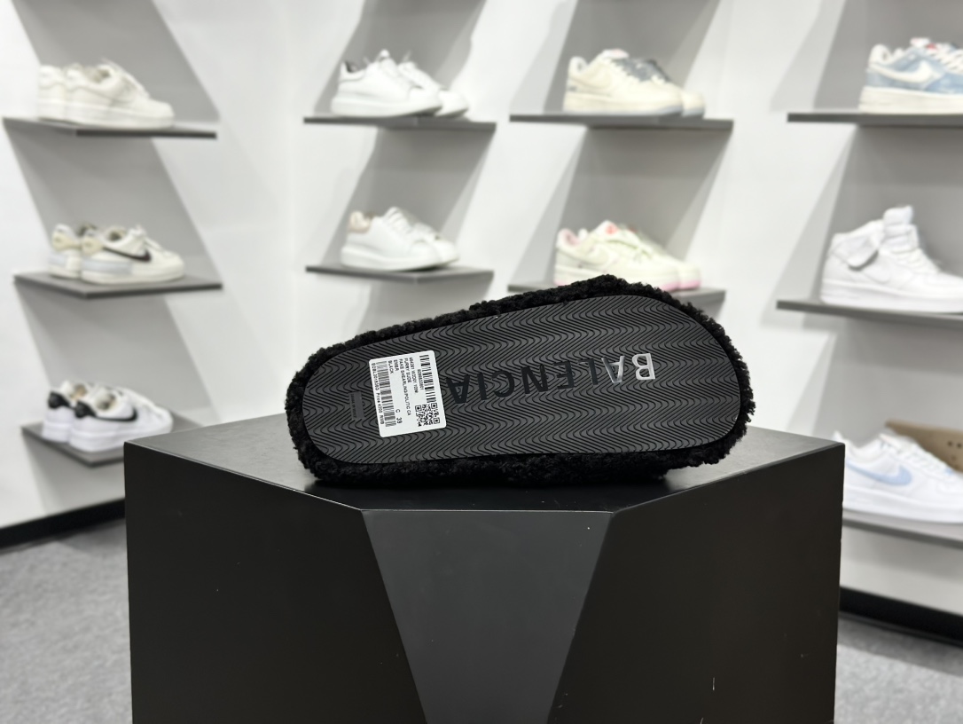 300 X1 Balenciaga 巴黎世家 Furry 毛毛拖鞋