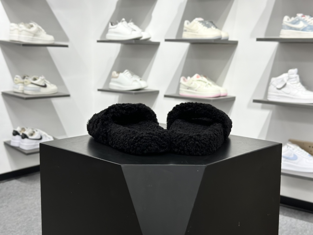 300 X1 Balenciaga 巴黎世家 Furry 毛毛拖鞋