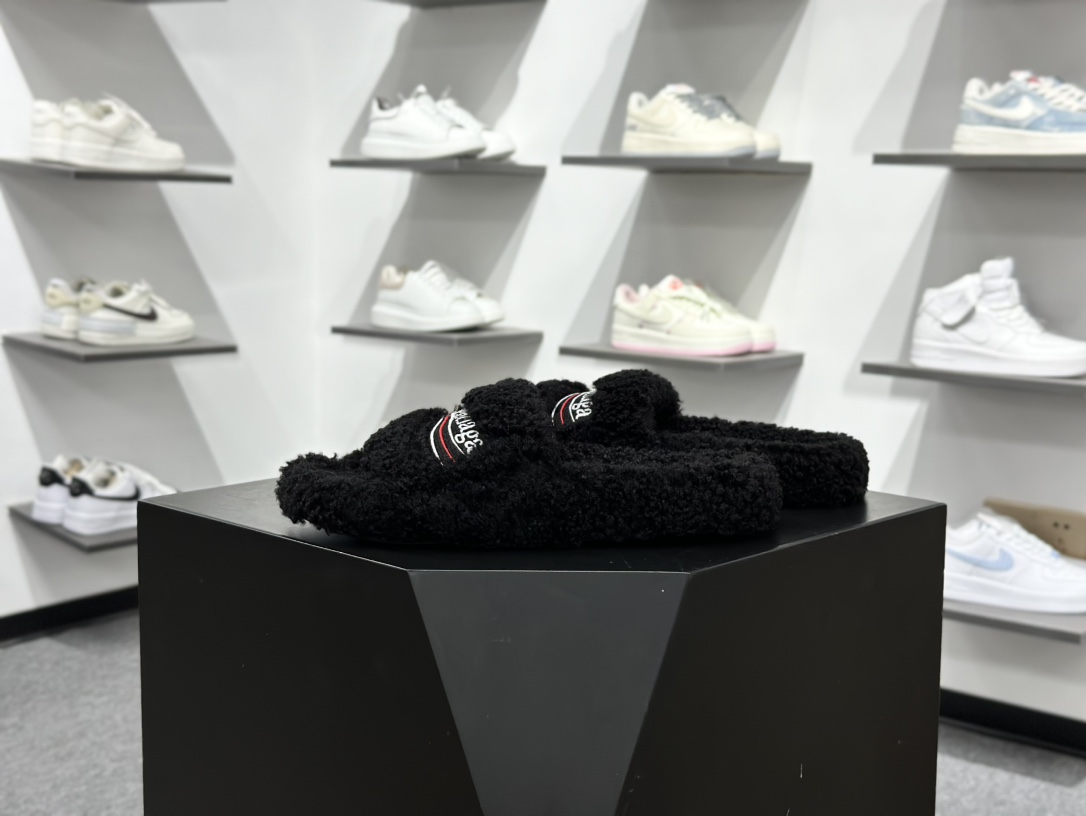 300 X1 Balenciaga 巴黎世家 Furry 毛毛拖鞋