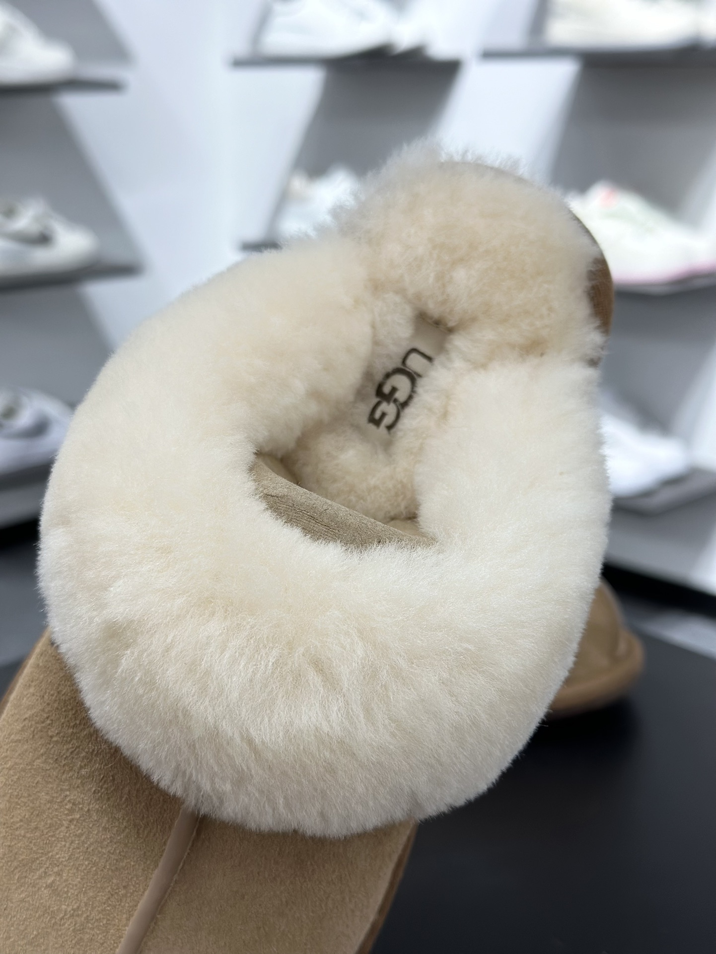 220 X1 全网热卖款最齐 UGG 市面顶级版本 UGG 星拖 1cm薄底 雪地靴女款-Chinese UA Cheap High Quatity Brand Clothes Bags handbags Sneakers wholesale wholesaler seller from China Factory suppliers Fashion Clothing Shoes best Quality Beautiful Price 220 X1 全网热卖款最齐 UGG 市面顶级版本 UGG 星拖 1cm薄底 雪地靴女款