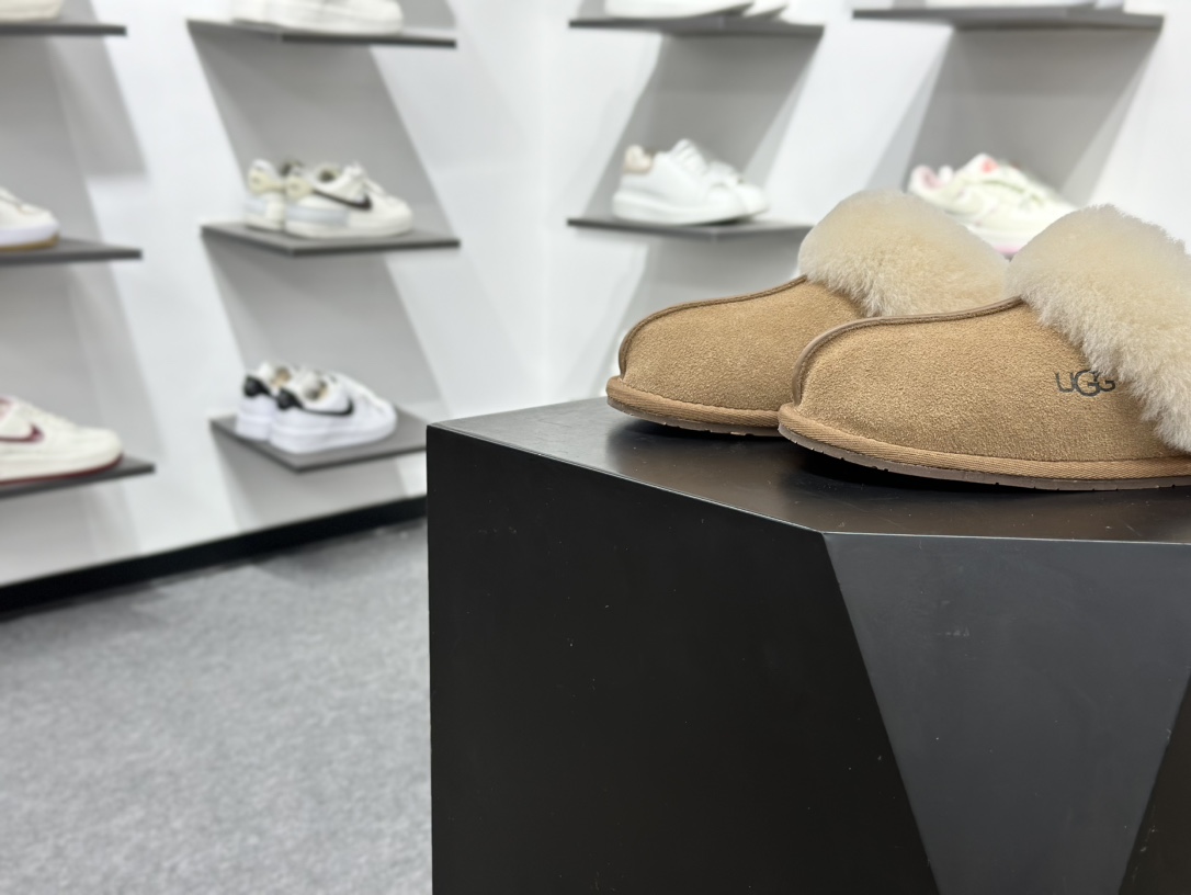 220 X1 全网热卖款最齐 UGG 市面顶级版本 UGG 星拖 1cm薄底 雪地靴女款-Chinese UA Cheap High Quatity Brand Clothes Bags handbags Sneakers wholesale wholesaler seller from China Factory suppliers Fashion Clothing Shoes best Quality Beautiful Price 220 X1 全网热卖款最齐 UGG 市面顶级版本 UGG 星拖 1cm薄底 雪地靴女款