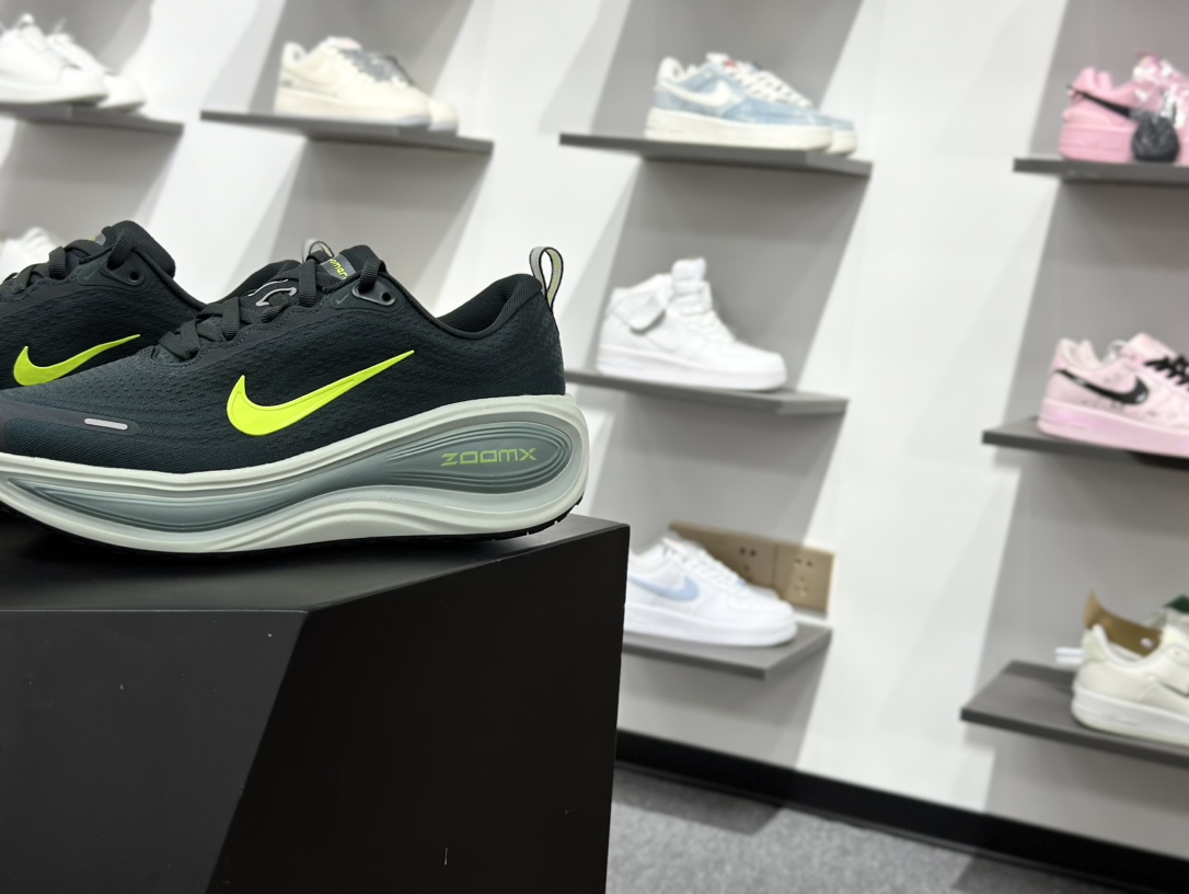 Nike Air Zoom Vomero Plus 全新科技提前原鞋开发 运动跑鞋 HV8150-300-莆田鞋,莆田鞋货源,高仿鞋,高仿鞋货源,安福档口,莆田高仿鞋,莆田鞋批发,高仿鞋批发,莆田高仿运动鞋,高仿运动鞋,莆田运动鞋 Nike Air Zoom Vomero Plus 全新科技提前原鞋开发 运动跑鞋 HV8150-300