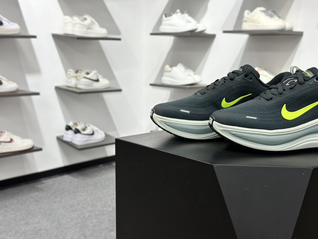 Nike Air Zoom Vomero Plus 全新科技提前原鞋开发 运动跑鞋 HV8150-300-莆田鞋,莆田鞋货源,高仿鞋,高仿鞋货源,安福档口,莆田高仿鞋,莆田鞋批发,高仿鞋批发,莆田高仿运动鞋,高仿运动鞋,莆田运动鞋 Nike Air Zoom Vomero Plus 全新科技提前原鞋开发 运动跑鞋 HV8150-300