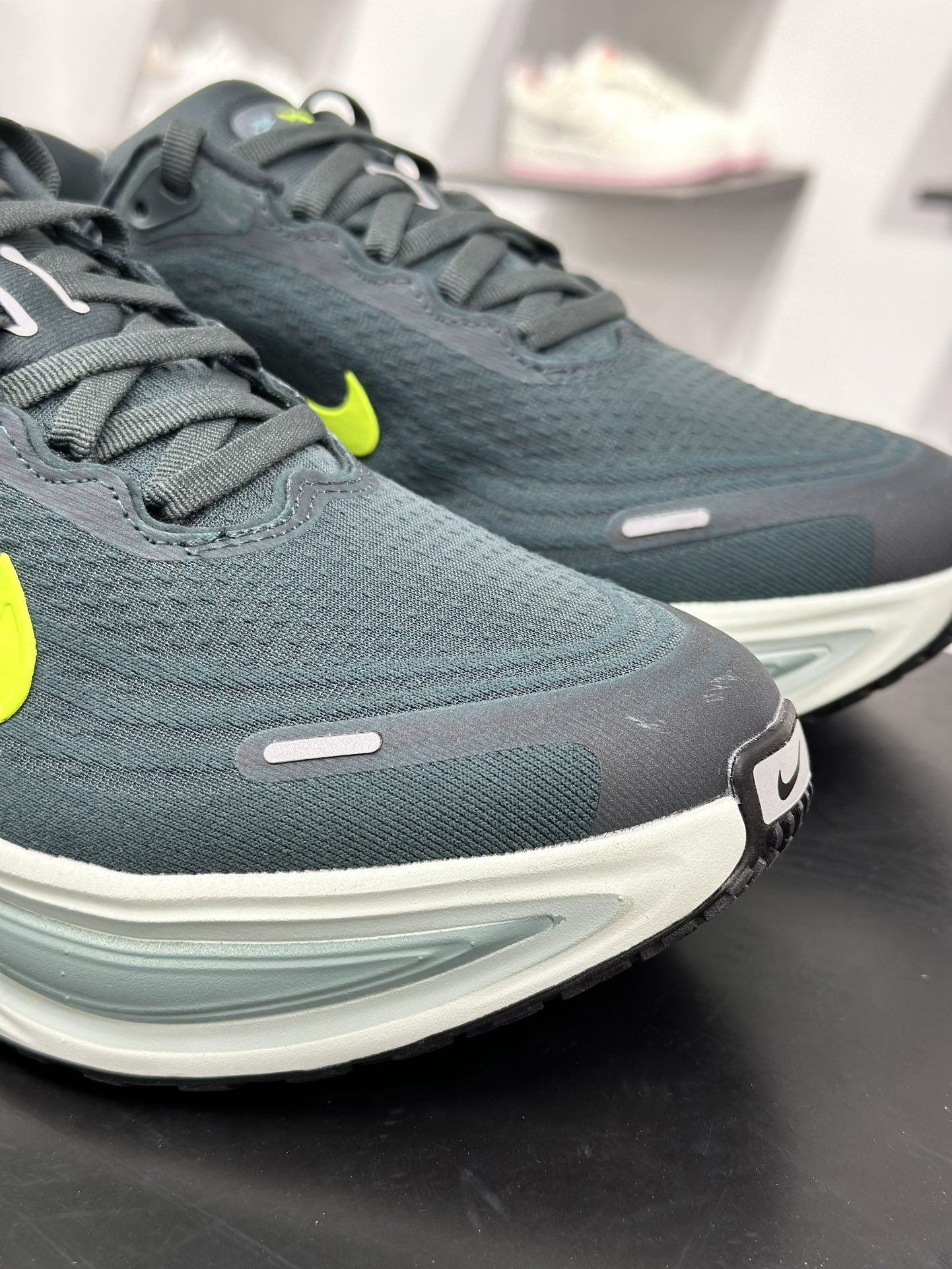 Nike Air Zoom Vomero Plus 全新科技提前原鞋开发 运动跑鞋 HV8150-300-莆田鞋,莆田鞋货源,高仿鞋,高仿鞋货源,安福档口,莆田高仿鞋,莆田鞋批发,高仿鞋批发,莆田高仿运动鞋,高仿运动鞋,莆田运动鞋 Nike Air Zoom Vomero Plus 全新科技提前原鞋开发 运动跑鞋 HV8150-300