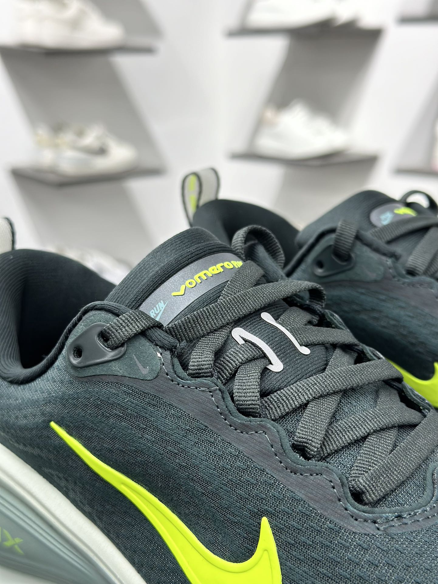 Nike Air Zoom Vomero Plus 全新科技提前原鞋开发 运动跑鞋 HV8150-300-莆田鞋,莆田鞋货源,高仿鞋,高仿鞋货源,安福档口,莆田高仿鞋,莆田鞋批发,高仿鞋批发,莆田高仿运动鞋,高仿运动鞋,莆田运动鞋 Nike Air Zoom Vomero Plus 全新科技提前原鞋开发 运动跑鞋 HV8150-300